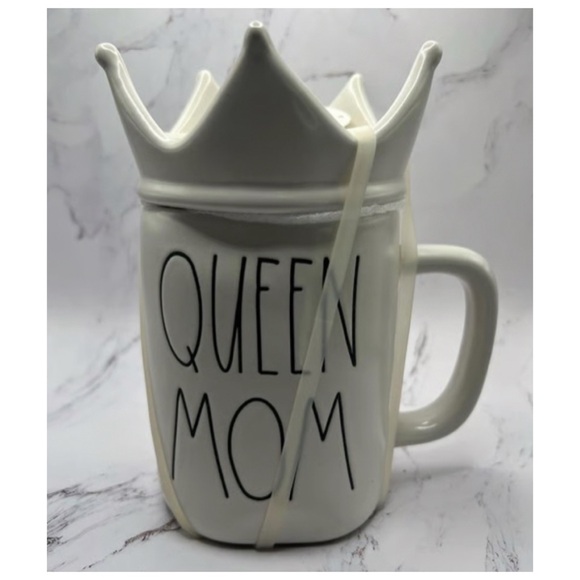 NEW Rae Dunn Queen Mom Coffee Mug Cup With Crown Topper Lid 👸 - Picture 1 of 1
